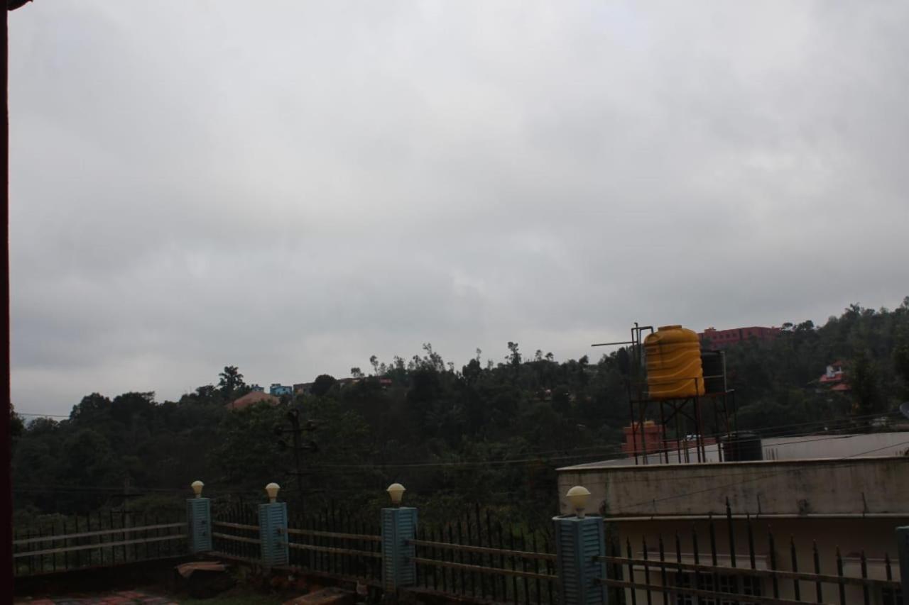 Coorg Vacation Stay มาดิเครี ภายนอก รูปภาพ