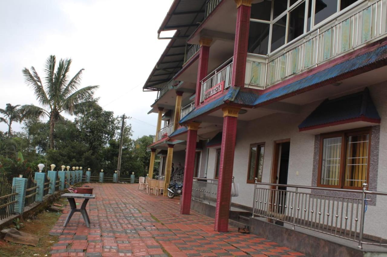 Coorg Vacation Stay มาดิเครี ภายนอก รูปภาพ